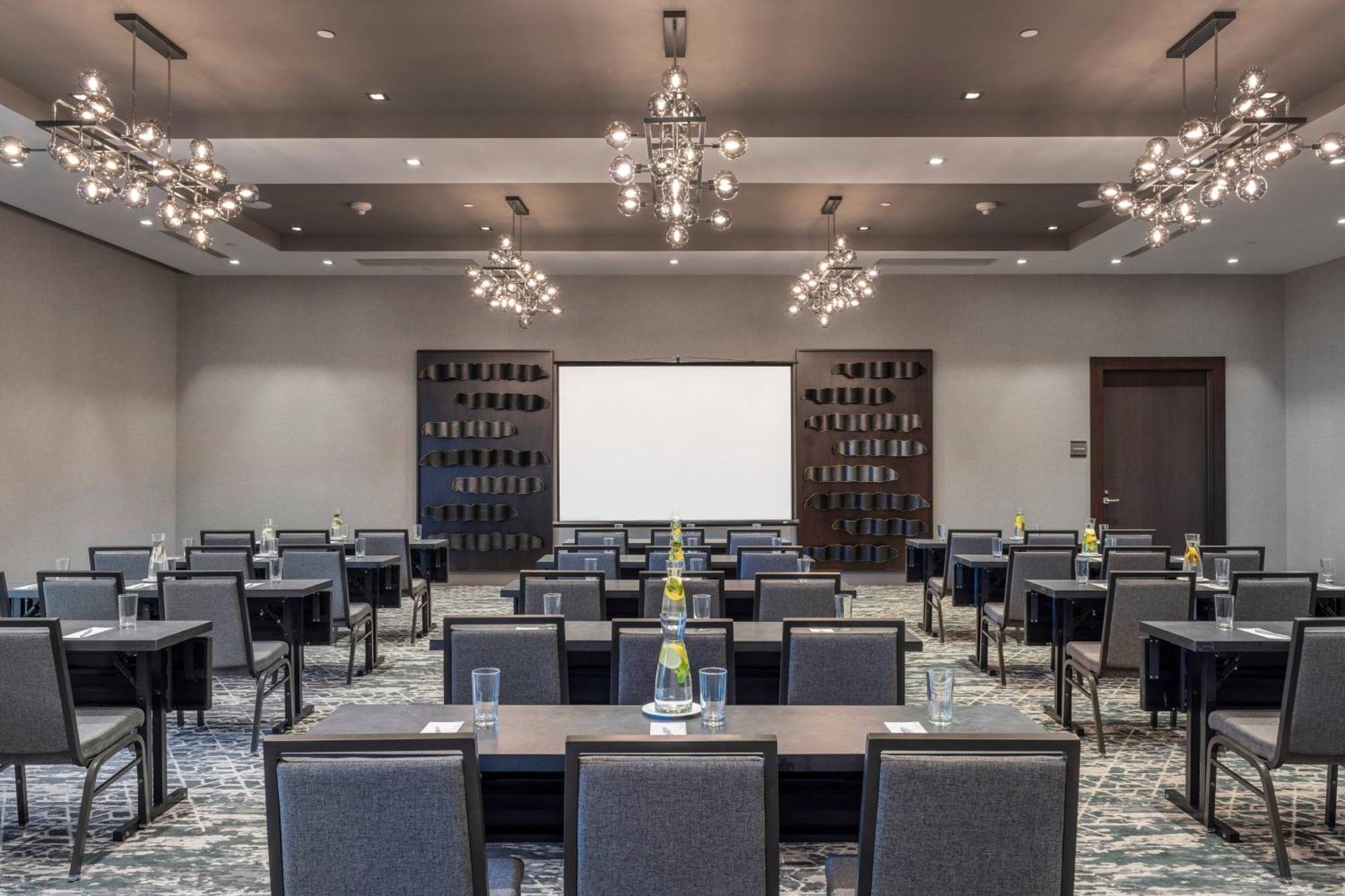 Residence Inn By Marriott Boston Нейтик Екстериор снимка