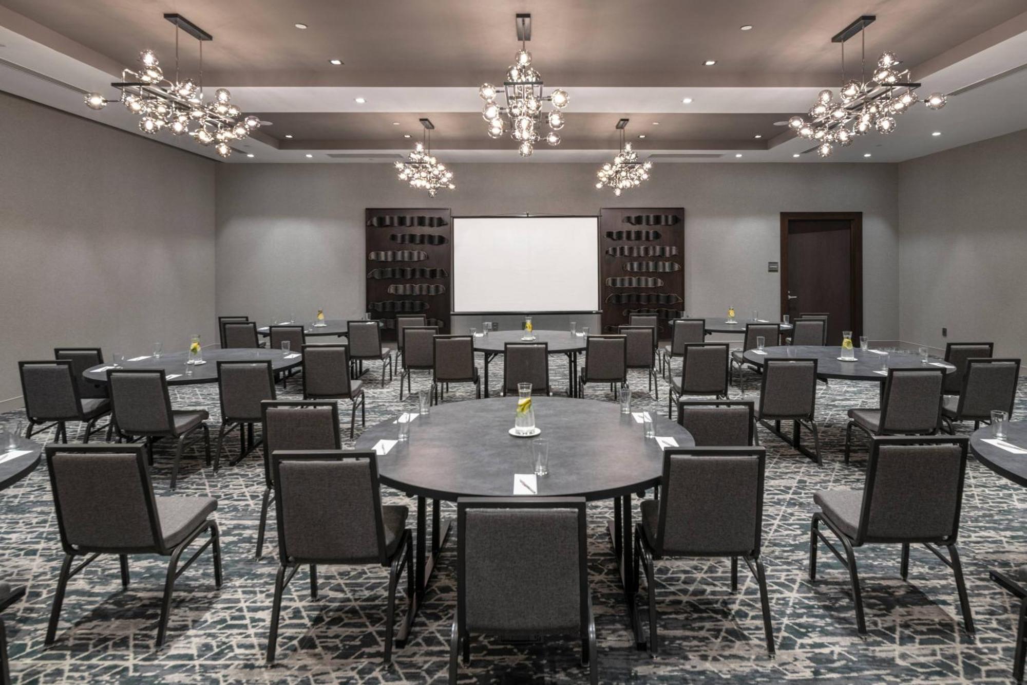 Residence Inn By Marriott Boston Нейтик Екстериор снимка