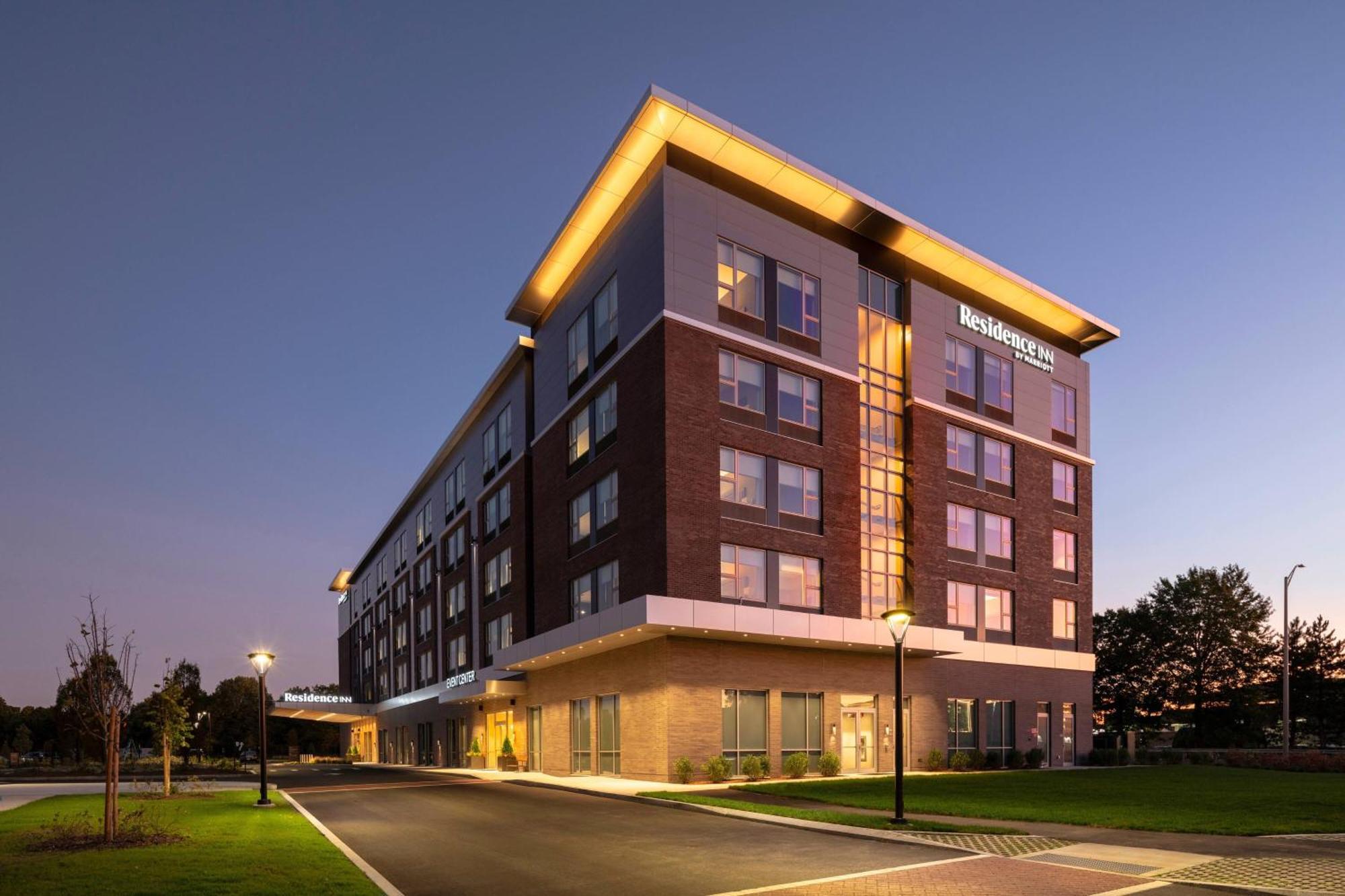 Residence Inn By Marriott Boston Нейтик Екстериор снимка
